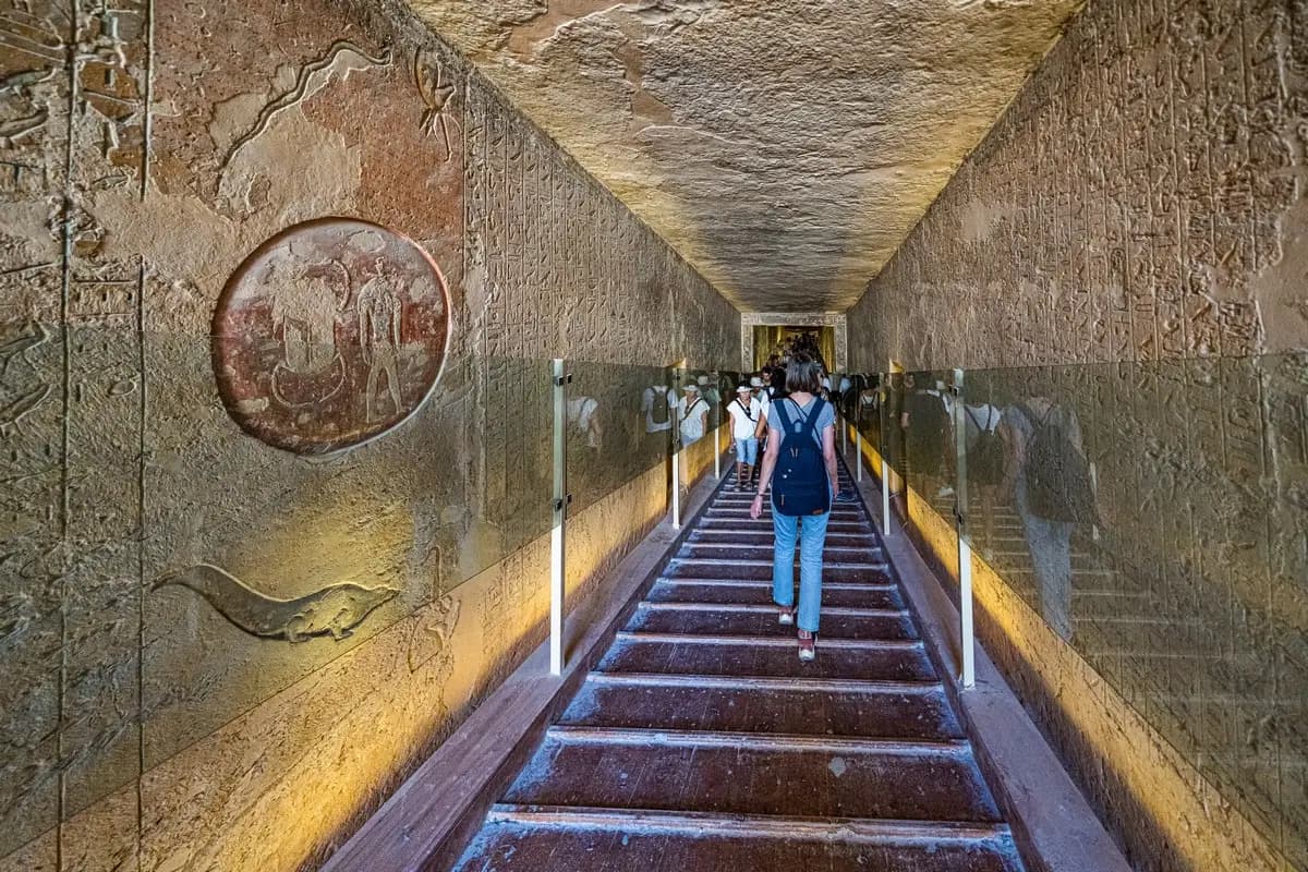 Hurghada to Luxor Overnight Trip: Karnak, Luxor by Night & Valley of the Kings