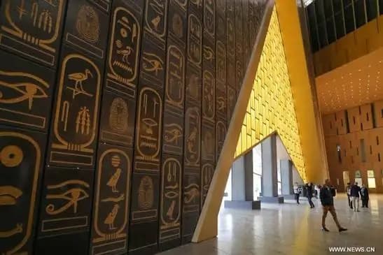 Hurghada to Cairo Day Trip by Air: Pyramids & Egyptian Museum